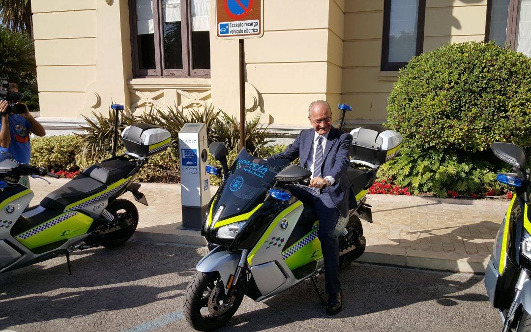 JUMA entrega 20 nuevas motos de la Policía Local de Málaga