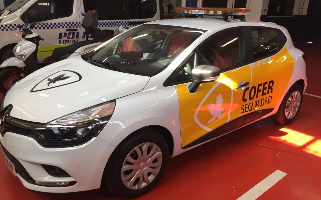 Juma entrega un nuevo vehículo de vigilancia a Cofer Seguridad