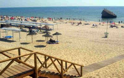 Matalascañas refuerza su seguridad estival con el alquiler de 22 walkies para playas