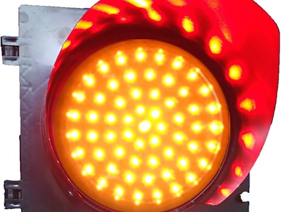 Fuengirola mejorará la seguridad de su Parque de Bomberos con un nuevo sistema de semáforo de emergencia